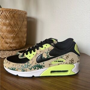 NWOT Nike Air Max 90 Premium